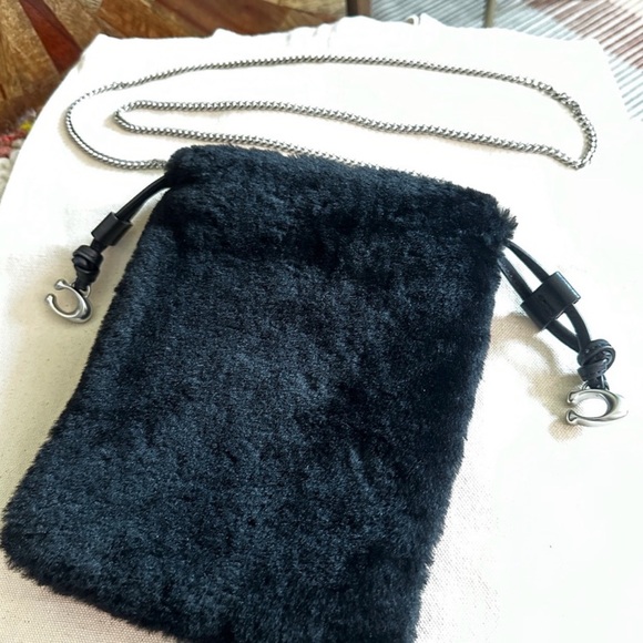 Coach Drawstring Pouch In Shearling. - Picture 2 of 7